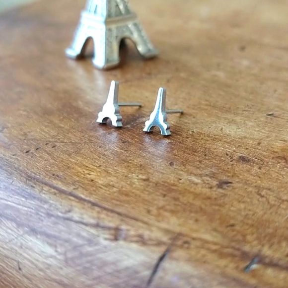 White Rhodium Eiffel tower Earrings NWT - Picture 3 of 4